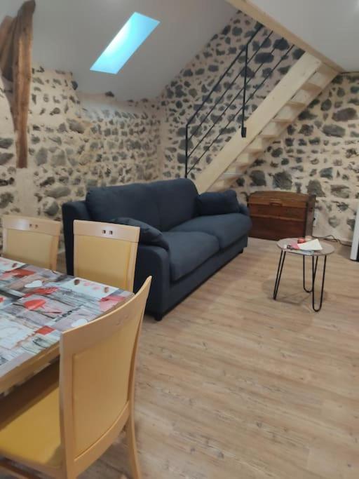 De Caractere Au Coeur De La Chaine Des Puys Holiday home Ceyssat